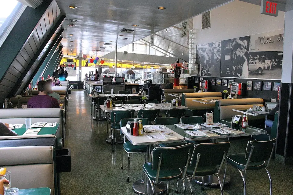 Mels Drive-In